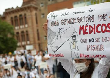 Los médicos de todo el país, en huelga por primera vez en 25 años
