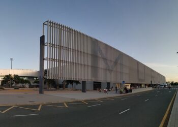 Protesta frente a la exaltación del golpista Juan de la Cierva en el Aeropuerto de Murcia