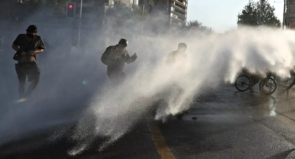 Los Carabineros reprimen una nueva protesta contra el Gobierno chileno