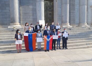 Enrique Santiago traslada el “apoyo y la solidaridad” de Unidas Podemos al pueblo armenio y a su comunidad en España frente al “criminal ataque de Azerbaiyán”