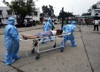 India supera los 100.000 decesos por coronavirus