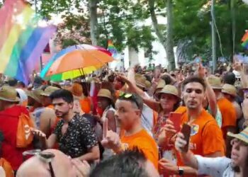 Podemos Andalucía exige la destitución del nuevo director del IAJ de Granada por escupir a personas del colectivo LGTBI durante el Orgullo