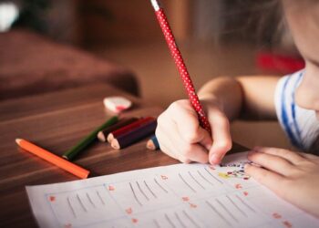 Compromís reclama al Gobierno un esfuerzo para que las familias con hijos con TDAH puedan optar a ayudas para su atención y al estudio