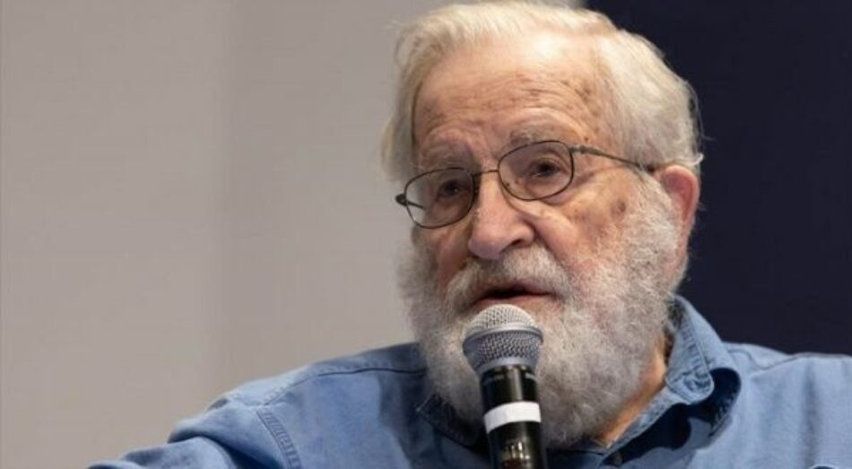 Entrevista al filósofo, politólogo y activista Noam Chomsky: “Trump advierte que si no le gusta el resultado de las elecciones puede negarse a dejar el cargo”