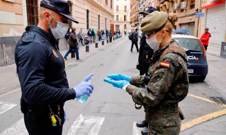 De casa al trabajo y del trabajo a casa: el coronavirus hace realidad el sueño capitalista de una población controlada y militarizada