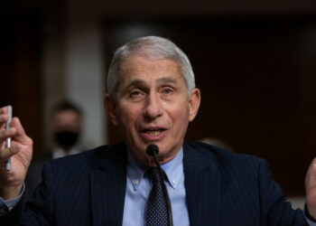 Anthony Fauci, jefe de epidemiología de los Estados Unidos advierte de un aumento de casos de COVID-19