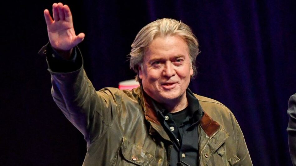 Twitter y YouTube vetan contenidos violentos de Steve Bannon