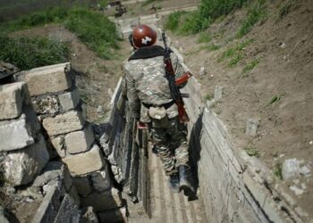 Azerbaiyán y Armenia acuerdan poner fin a la guerra en Nagorno Karabaj