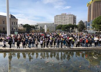 Una contundente Marea Blanca rechaza en el centro de Madrid la gestión sanitaria del Gobierno de Ayuso