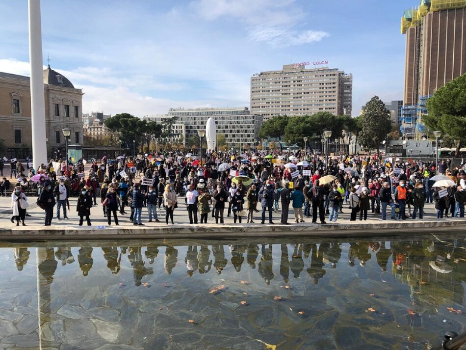 Una contundente Marea Blanca rechaza en el centro de Madrid la gestión sanitaria del Gobierno de Ayuso