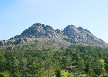 Las sierras de O Galiñeiro y A Groba, en peligro: Dos megaparques eólicos amenazan el paisaje sagrado de Vigo y el Val Miñor