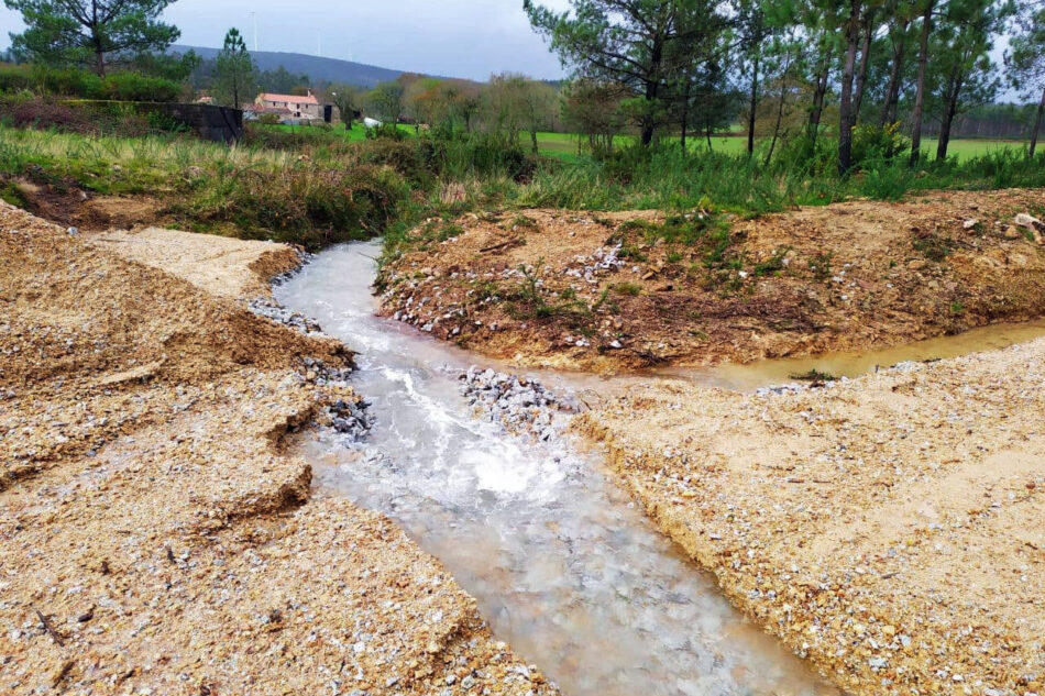 Vecinos y ecologistas confirman el desastre ambiental provocado por la falta de control sobre la mina de Varilongo