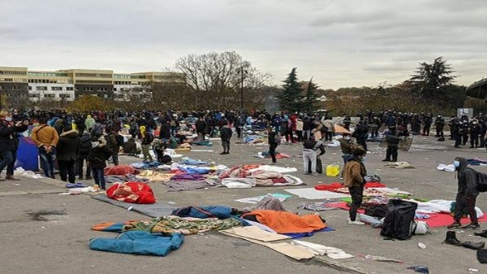 Desalojan campamento de migrantes en París, Francia