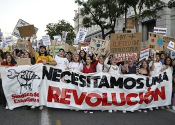 El capitalismo nos roba el futuro. ¡Necesitamos una revolución!