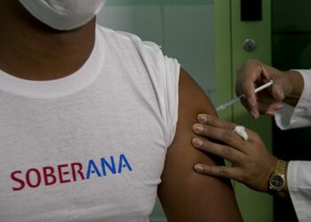 Califican de alentadores los resultados de primer candidato vacunal cubano contra la COVID-19