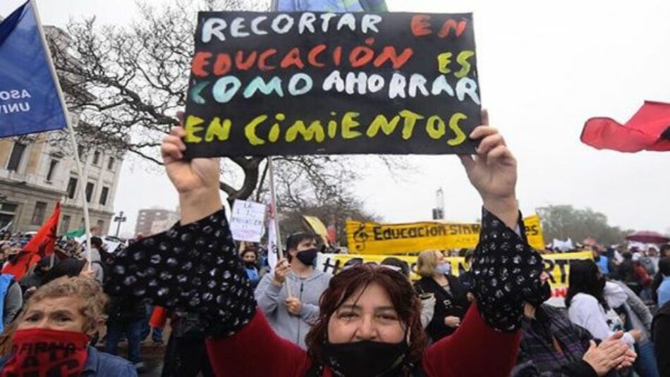 Profesores uruguayos inician paro nacional de 48 horas