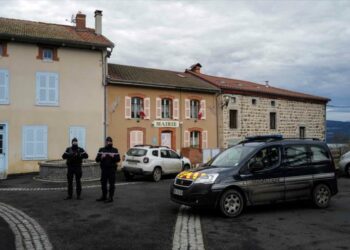 Tiroteo en Francia se salda con tres policías muertos y un herido