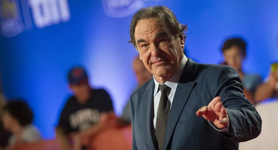 Oliver Stone, director de Hollywood «No entiendo por qué Occidente la ignora»: Oliver Stone tras aplicarse la vacuna rusa Sputnik V