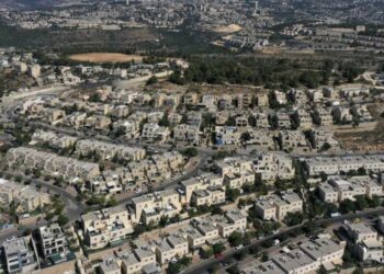 Israel aprueba construir otras 8300 viviendas ilegales en Al-Quds
