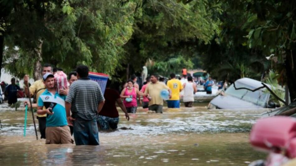 Cientos de miles de personas siguen sin atención médica en Honduras mes y medio después del paso de los huracanes