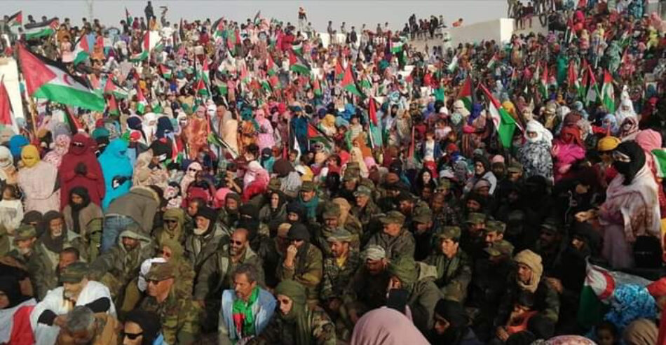 Miles de saharauis toman las calles de los campamentos para recibir a sus héroes tras 44 días de batallas