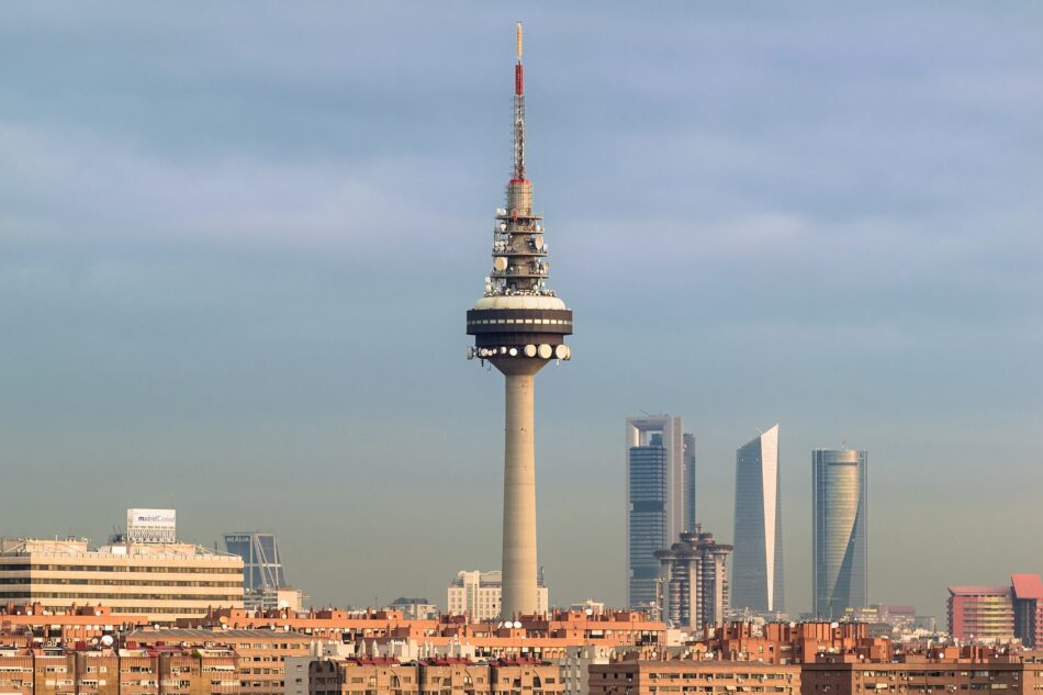 Compromís critica la ausencia de campañas informativas ante la instalación del DAB+ en radios de vehículos