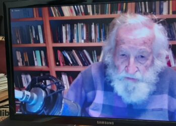Noam Chomsky da el pistoletazo de salida a las Jornadas libertarias de CGT València