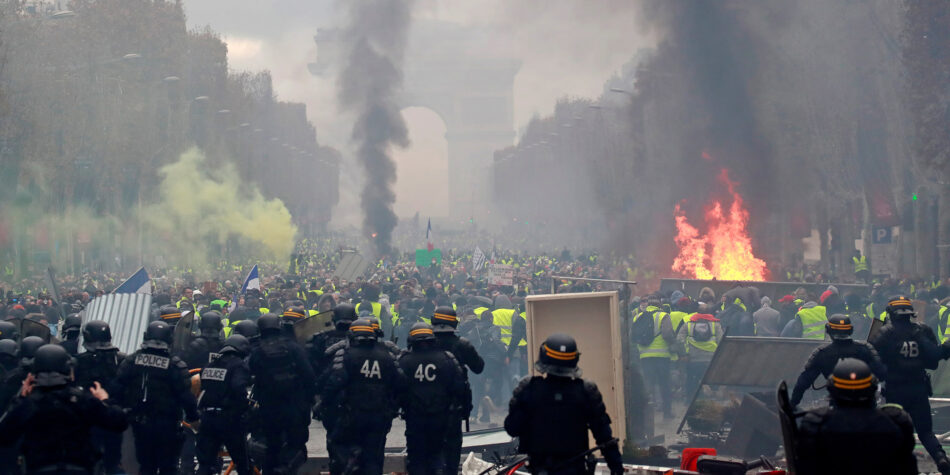 Las protestas estallan en Francia por tercer fin de semana consecutivo