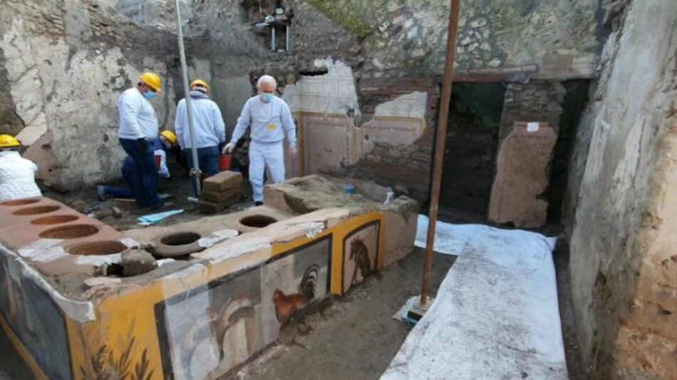 Desentierran un ‘fast-food’ callejero casi intacto en Pompeya