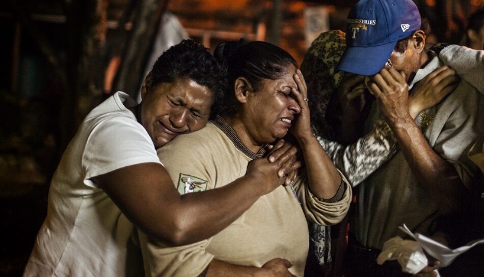 Las amenazas de muerte y la violencia de las pandillas obliga a más familias a huir del norte de Centroamérica