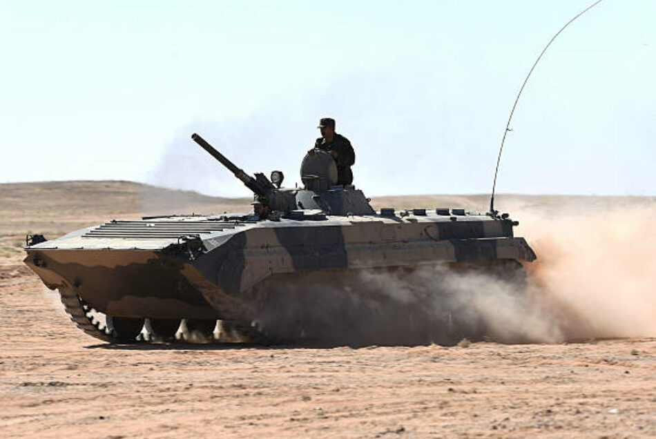 Los bombardeos del Ejército de Liberación Saharaui destruyen blindados y camiones de las FAR