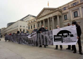 Concentración ante el Congreso reivindica la creación del «Centro de Memoria Cárcel de Carabanchel»