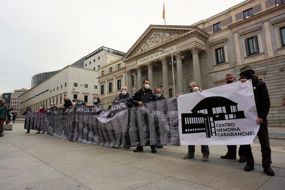 Concentración ante el Congreso reivindica la creación del «Centro de Memoria Cárcel de Carabanchel»