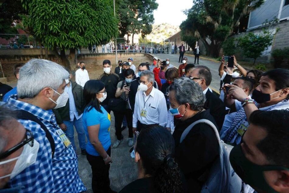 Prosiguen las votaciones en Venezuela, en una elecciones marcadas por las medidas de seguridad ante COVID-19