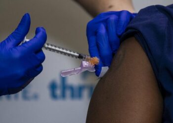 Illa informa al Consejo Interterritorial que en las próximas 12 semanas España recibirá más de 4,5 millones de dosis de la vacuna de Pfizer