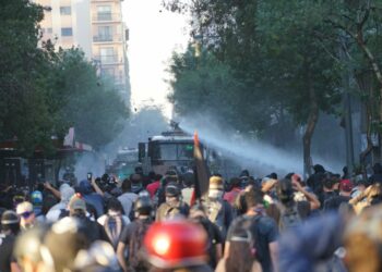 Represión, barricadas y disturbios marcan otra jornada de protestas en Chile