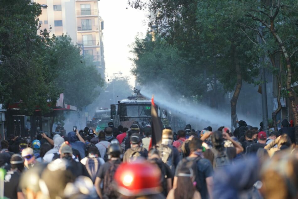 Represión, barricadas y disturbios marcan otra jornada de protestas en Chile