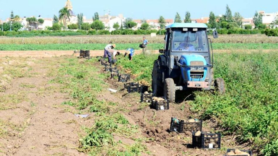 Enrique Santiago dirige al Gobierno propuestas sobre el campo para “hacer frente a la crisis de precios, los altos costes de producción y las trabas para acceder a las ayudas europeas”