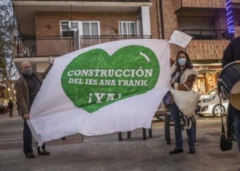 Las familias del instituto de Aravaca no saben dónde estudiarán sus hijos e hijas el año que viene