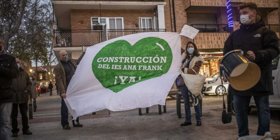 Las familias del instituto de Aravaca no saben dónde estudiarán sus hijos e hijas el año que viene