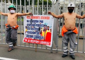 Mineros peruanos se mantienen protestando frente al Congreso