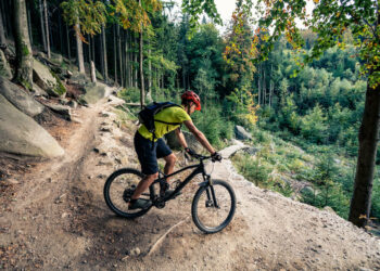 Suspenden una carrera ciclista en la Sierra Oeste de Madrid tras la convocatoria de un alcalde a cazadores armados para impedir el evento