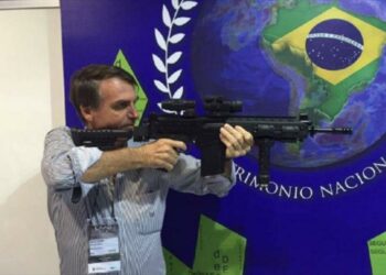 Bolsonaro busca facilitar el acceso a armas de fuego