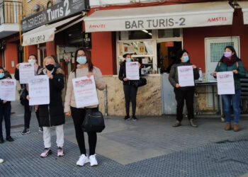 Trabajadoras de 100 Montaditos denuncian que llevan sin cobrar desde Agosto