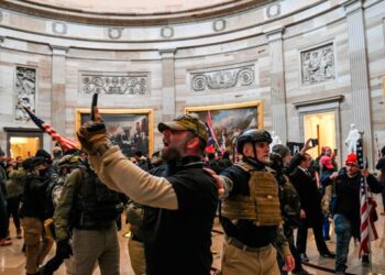 Trump alienta un golpe de Estado con sus grupos de extrema derecha asaltando el Capitolio