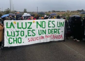 Las familias afectadas por el corte de luz en la Cañada Real exigirán a  Naturgy que restablezca el servicio