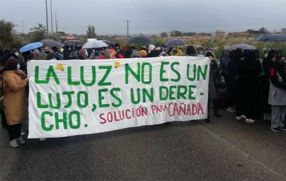 Las familias afectadas por el corte de luz en la Cañada Real exigirán a  Naturgy que restablezca el servicio