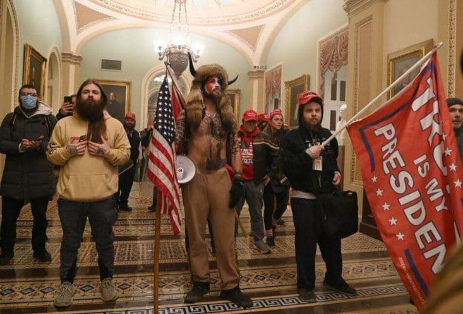 Partidarios de Trump irrumpen en el Capitolio de Estados Unidos durante la sesión de ratificación de Biden