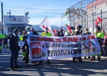 Concentración de repulsa contra las privatizaciones de servicios ferroviarios en los talleres de RENFE en Málaga y las puertas giratorias