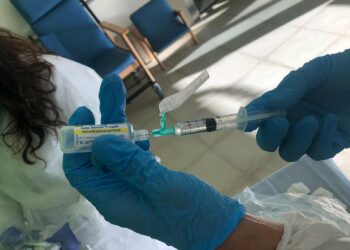Retrasos en la vacunación por mala planificación de las CCAA: solo se han puesto el 18% de las dosis recibidas